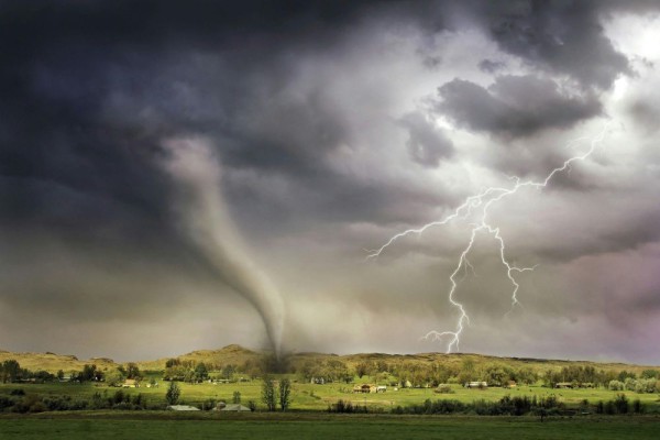 Mengungkap Misteri Bentuk Corong pada Tornado Fakta dan Penjelasannya